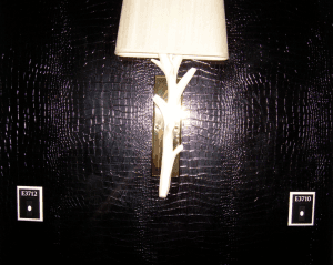 Hallway crocodile walls at Encore_casartblog