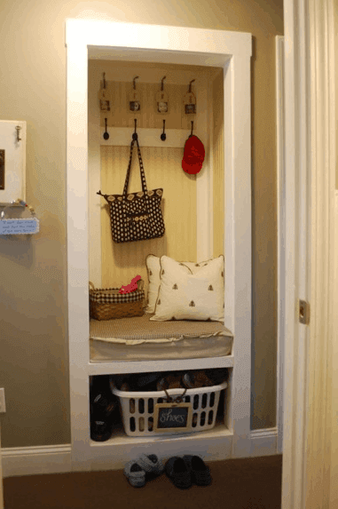 Closet style mudroom via odeedoh on casarblog