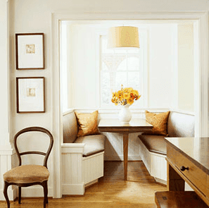 Banquette style seating in an alcove on casartblog