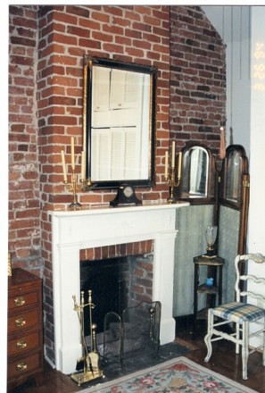 Vieux Carre part III French Market Condo fireplace Salon on casartblog