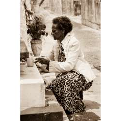 Sepia photo-Kneeling at the Tomb-New Orleans_casartblog