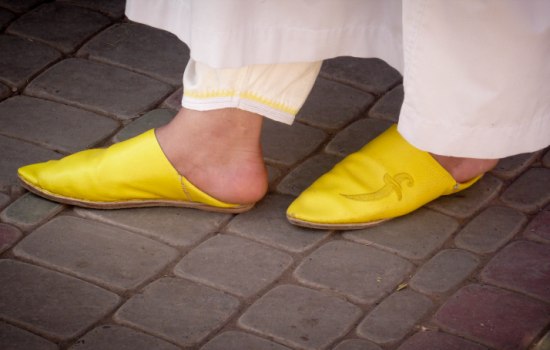 Solar Power Yellow babouchesa via La Concordia on casartblog