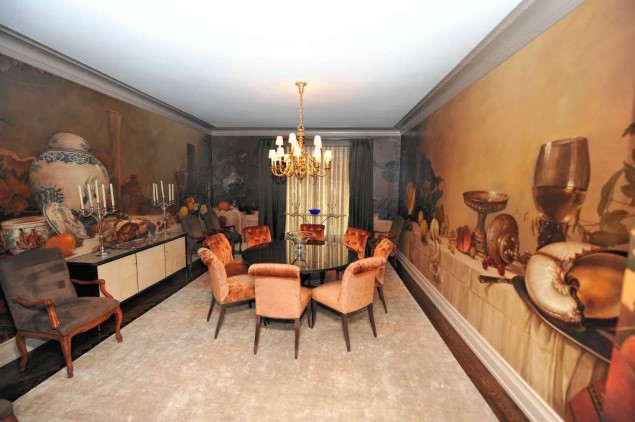 Harris_DR mural_Photo by Enid Alvarez via NYDailyNews, seen on Slipcovers for your walls, casartblog