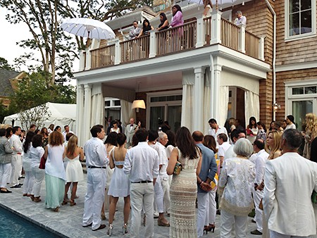 Holiday House Hamptons via Libby Langdon on Slipcovers for your walls, casartblog