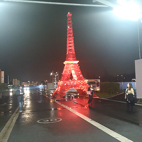 Miniature Eiffel Tower in Red on Slipcovers for your walls, casartblog