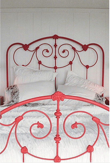 Red Painted metal bed_casartblog