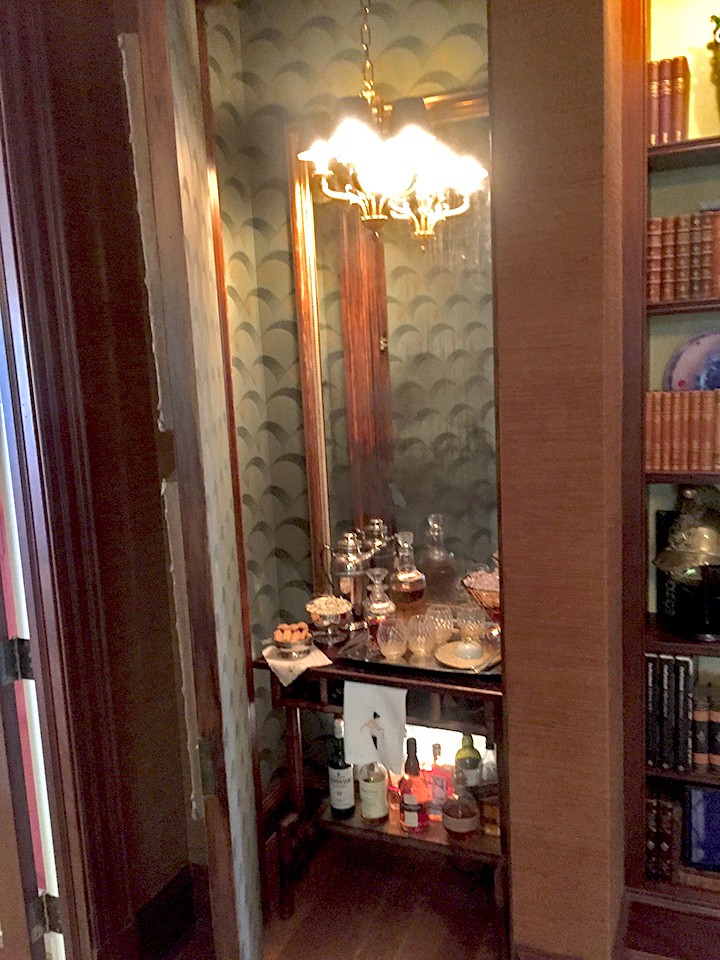 8_library_hidden-bar_casartblog