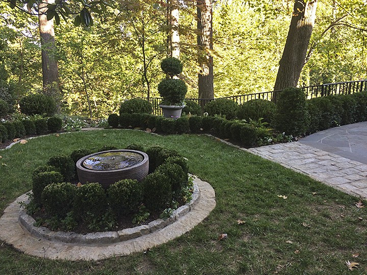 backyard-garden_fountain_DC Design House_casartblog