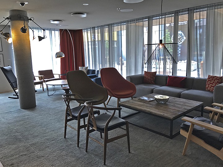 Hilton Canopy Reykjavik Lounge_casartblog