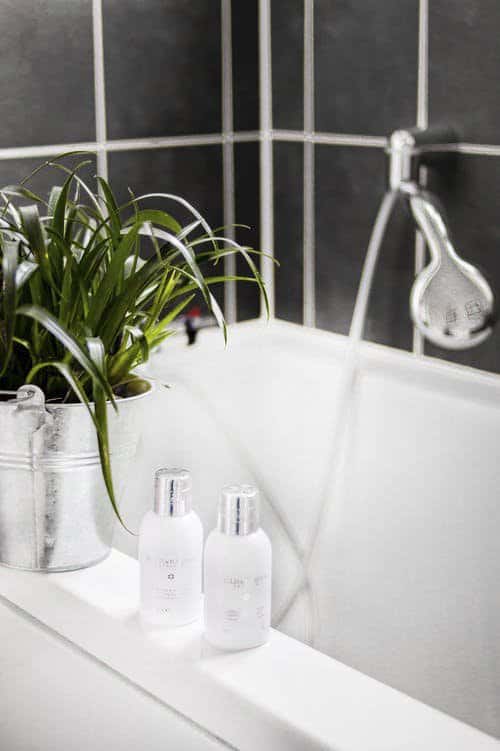 Add some plants_eclectic bathroom_Diana Smith_casartblog