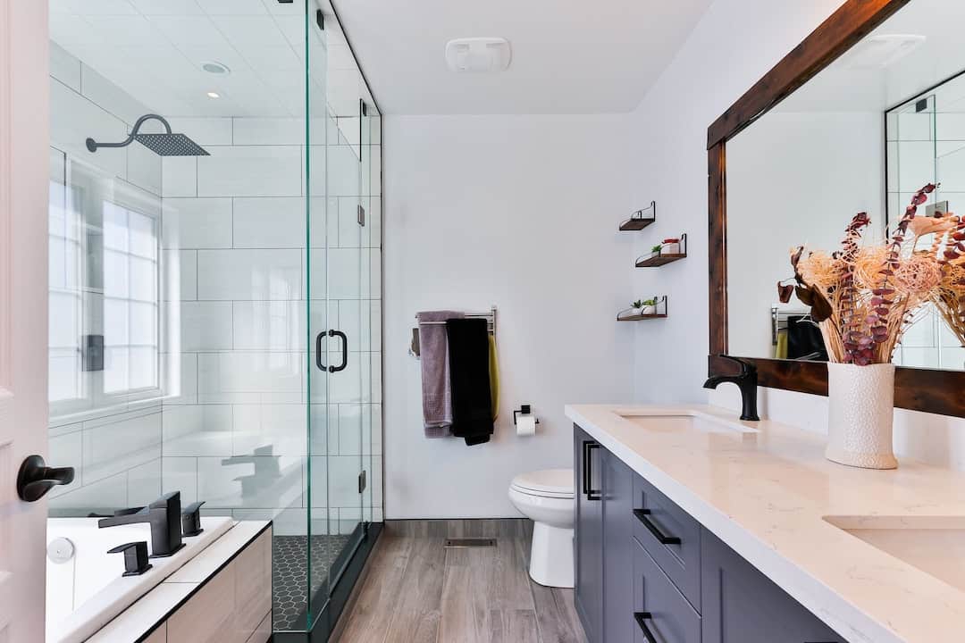 Organize Bathroom for holiday guests Photo by Sidekix Media via Unsplash_casartblog