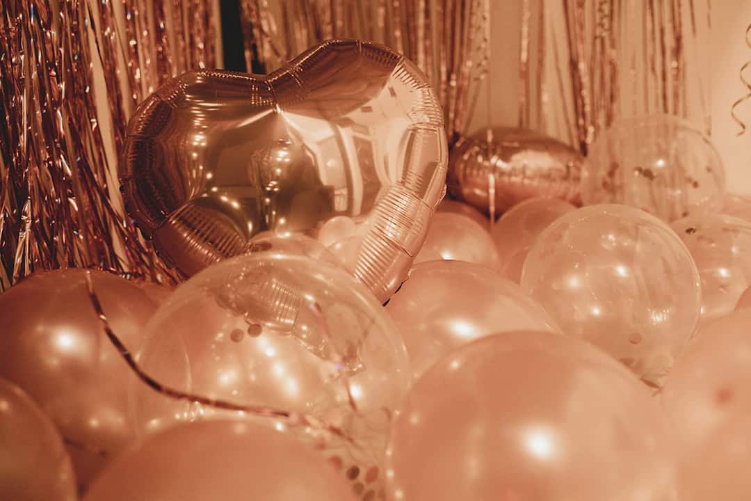 Heart balloons photo by SJ via unsplash_casartblog