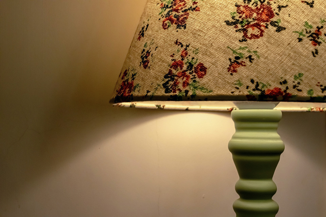 Romanticize Your Home lamp photo by Hoang Anh Nguy via unsplash on casartblog