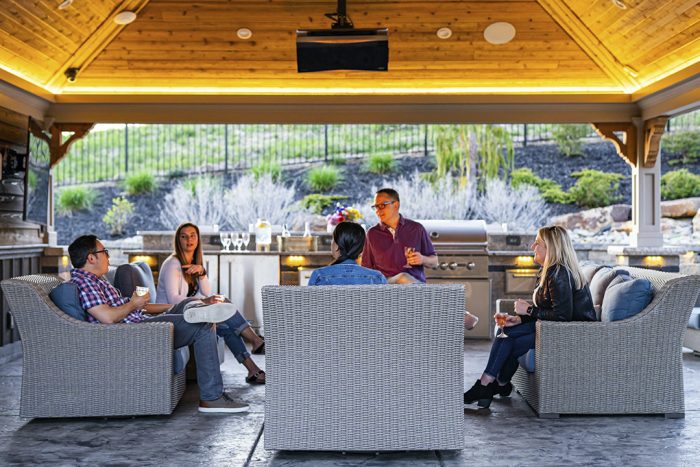 Seamless Indoor-Outdoor Spaces photo by Hybrid Storytellers via unsplash_casartblog