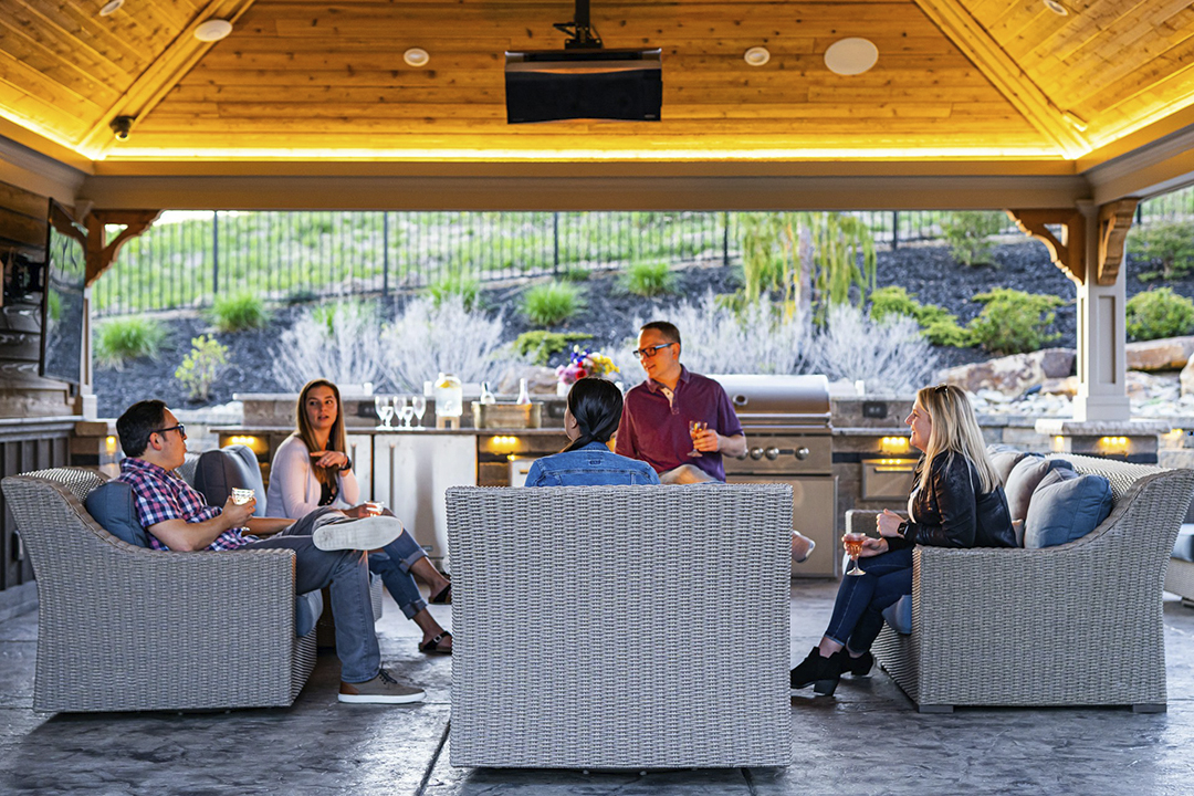 Seamless Indoor-Outdoor Spaces photo by Hybrid Storytellers via unsplash_casartblog