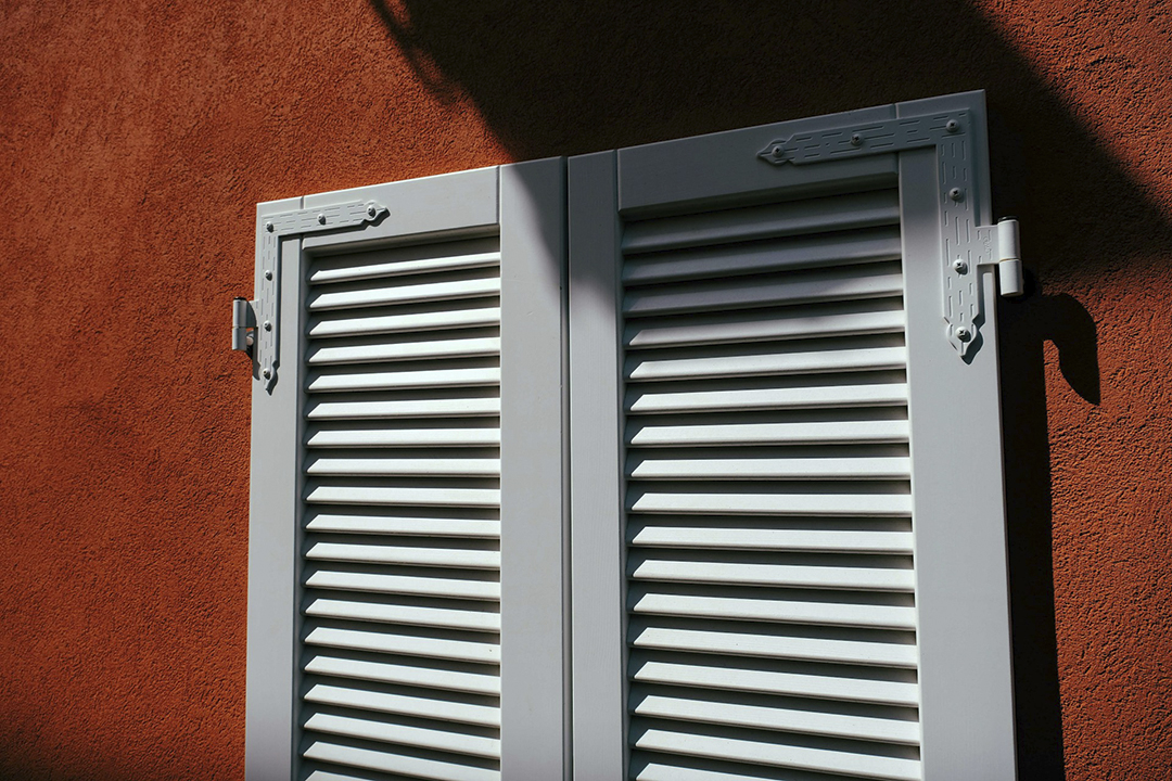 Outdoor Shutters Photo by Francesc Ungaro via unsplash_casartblog