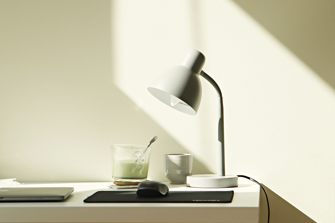 Simple Lighting Cozy Nook Study Photo by Dagny Reese via unsplash_casartblog
