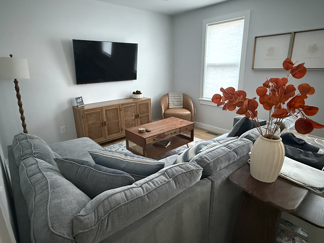 Guest Rooms Into Hotel Retreats © Well Appointed RI AirBnB photo by Casart Coverings_casartblog